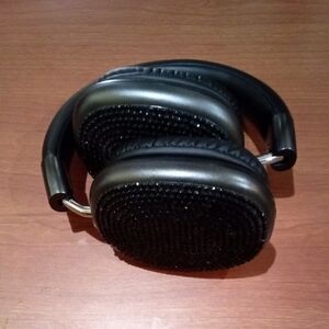 Black Sparkle Over-Ear Headphones with Padded Cushions